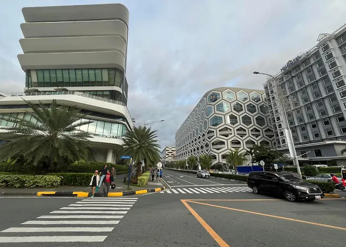 Bayshore 2 Okada Bayview Fast Wifi Big Tv Near Naia&moa Manila
